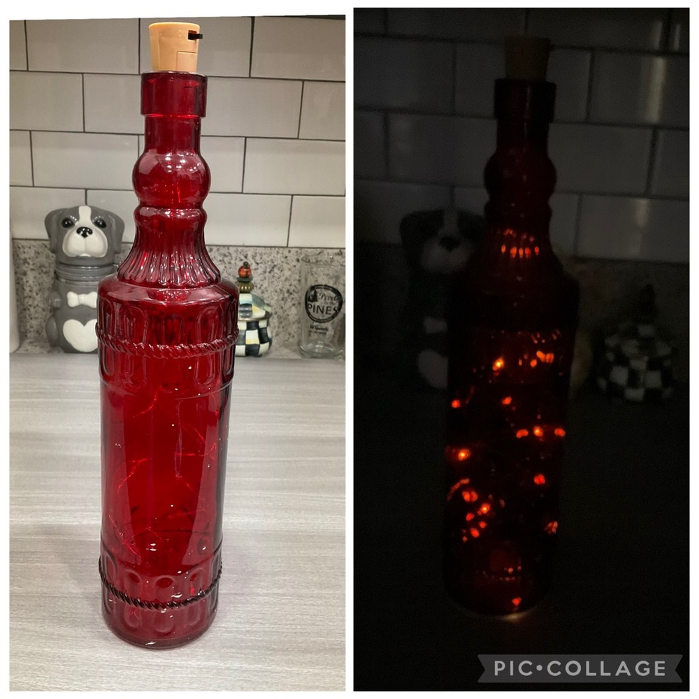 RED GLASS‎ BOTTLE WITH FAIRY LIGHTS WINDOW ART CANDY RIPPLES